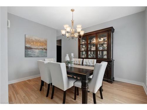 7847 Cathedral Drive, Niagara Falls, ON - Indoor Photo Showing Dining Room