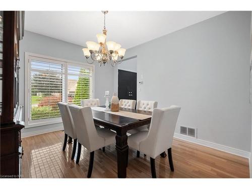 7847 Cathedral Drive, Niagara Falls, ON - Indoor Photo Showing Dining Room