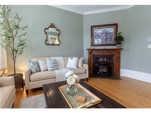 137 Geneva Street, St. Catharines, ON - Indoor Photo Showing Living Room With Fireplace