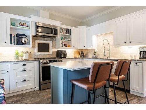 137 Geneva Street, St. Catharines, ON - Indoor Photo Showing Kitchen With Upgraded Kitchen