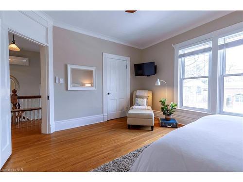 137 Geneva Street, St. Catharines, ON - Indoor Photo Showing Bedroom