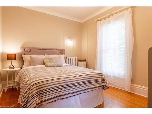 137 Geneva Street, St. Catharines, ON - Indoor Photo Showing Bedroom