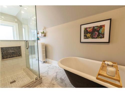 137 Geneva Street, St. Catharines, ON - Indoor Photo Showing Bathroom