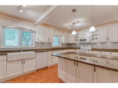 290 Orchard Drive, Niagara-On-The-Lake, ON - Indoor Photo Showing Kitchen