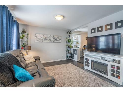 6127 Arad Street, Niagara Falls, ON - Indoor Photo Showing Living Room