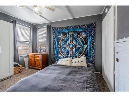 6127 Arad Street, Niagara Falls, ON - Indoor Photo Showing Bedroom