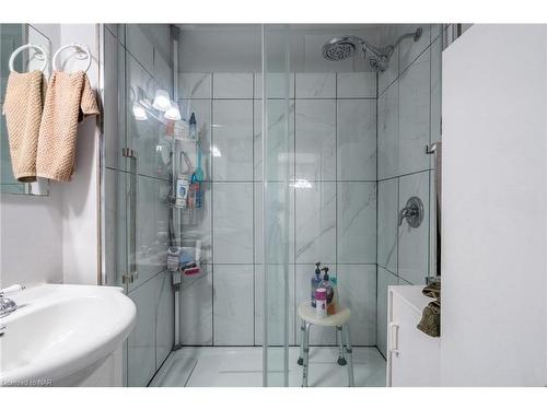 6127 Arad Street, Niagara Falls, ON - Indoor Photo Showing Bathroom
