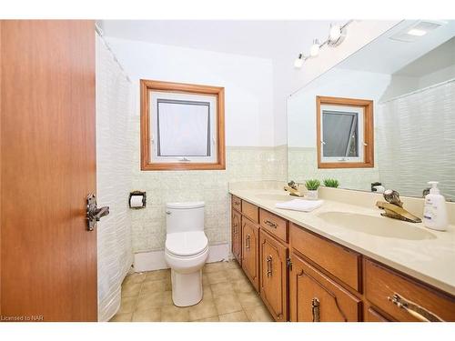 936 Buffalo Road, Fort Erie, ON - Indoor Photo Showing Bathroom