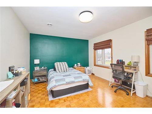 936 Buffalo Road, Fort Erie, ON - Indoor Photo Showing Bedroom