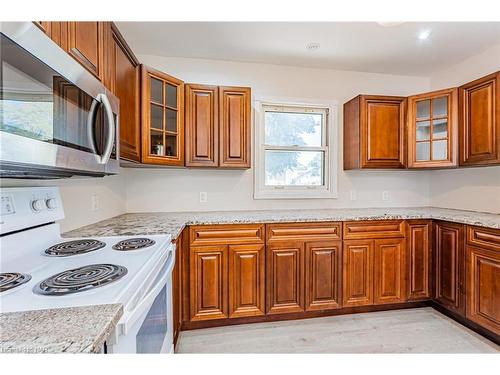 4661 Homewood Avenue, Niagara Falls, ON - Indoor Photo Showing Kitchen