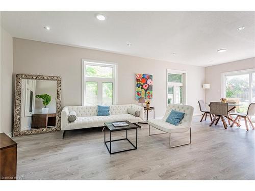 4661 Homewood Avenue, Niagara Falls, ON - Indoor Photo Showing Living Room
