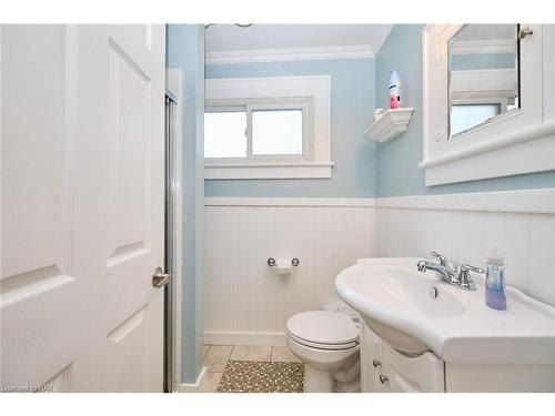 376 Elmwood Avenue, Crystal Beach, ON - Indoor Photo Showing Bathroom