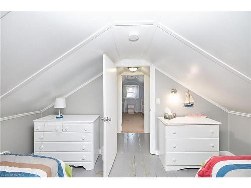 376 Elmwood Avenue, Crystal Beach, ON - Indoor Photo Showing Bedroom