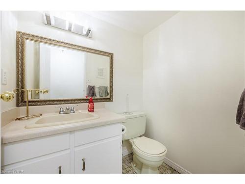 604-141 Church Street, St. Catharines, ON - Indoor Photo Showing Bathroom