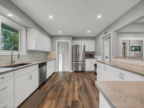 1152 Edgewood Road, Millgrove, ON - Indoor Photo Showing Kitchen With Double Sink With Upgraded Kitchen