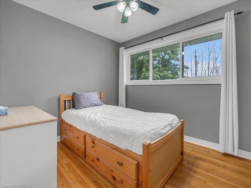 1152 Edgewood Road, Millgrove, ON - Indoor Photo Showing Bedroom