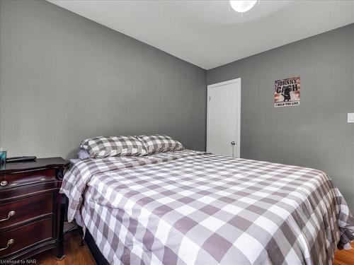 1152 Edgewood Road, Millgrove, ON - Indoor Photo Showing Bedroom
