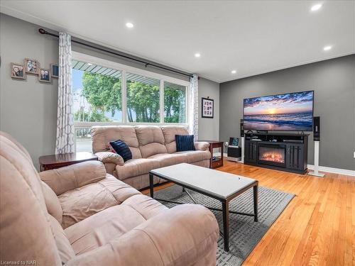 1152 Edgewood Road, Millgrove, ON - Indoor Photo Showing Living Room With Fireplace