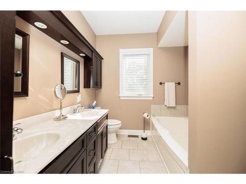 1040 Bertie Street, Fort Erie, ON - Indoor Photo Showing Bathroom
