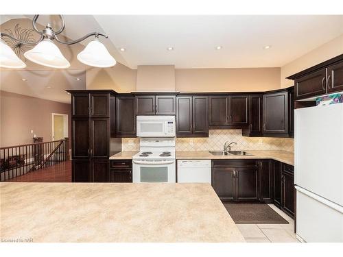 1040 Bertie Street, Fort Erie, ON - Indoor Photo Showing Kitchen With Double Sink