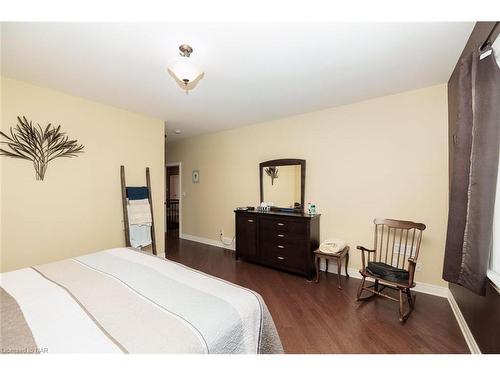 1040 Bertie Street, Fort Erie, ON - Indoor Photo Showing Bedroom