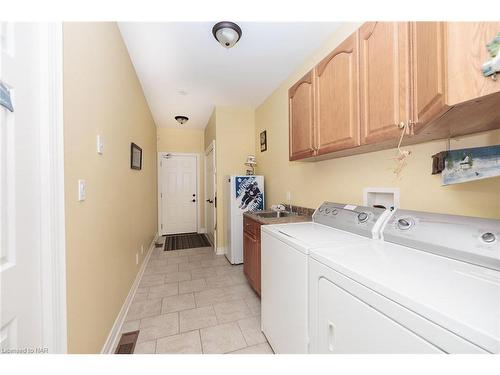 1040 Bertie Street, Fort Erie, ON - Indoor Photo Showing Laundry Room