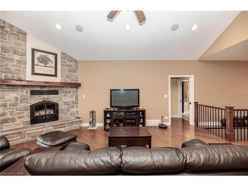 1040 Bertie Street, Fort Erie, ON - Indoor Photo Showing Living Room With Fireplace