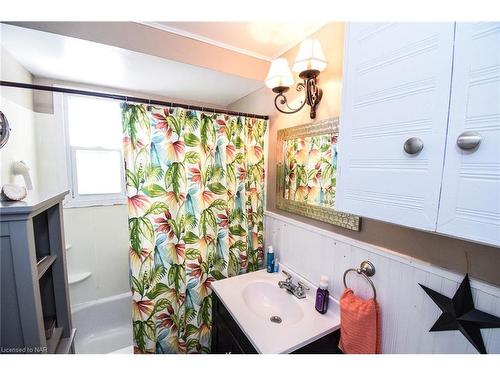 603 Lincoln Street, Welland, ON - Indoor Photo Showing Bathroom