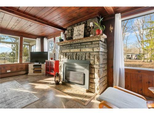 768 Bernard Avenue, Ridgeway, ON - Indoor Photo Showing Living Room With Fireplace