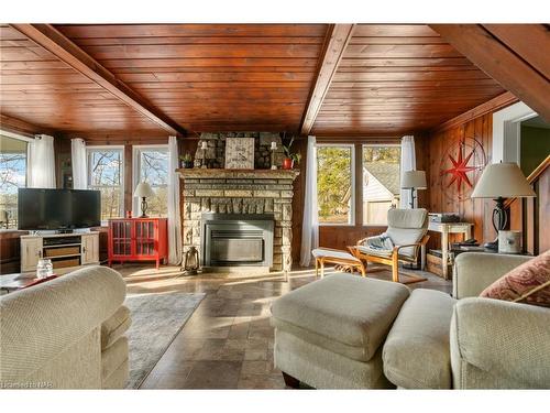 768 Bernard Avenue, Ridgeway, ON - Indoor Photo Showing Living Room With Fireplace