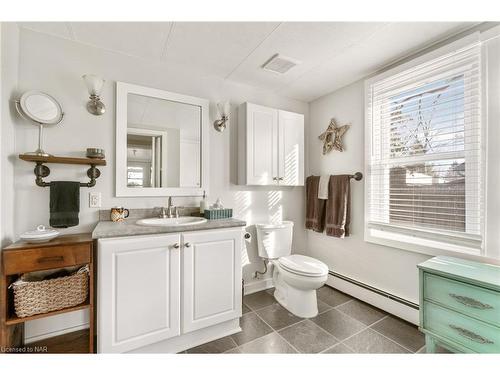 768 Bernard Avenue, Ridgeway, ON - Indoor Photo Showing Bathroom