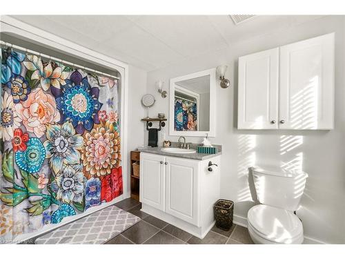 768 Bernard Avenue, Ridgeway, ON - Indoor Photo Showing Bathroom