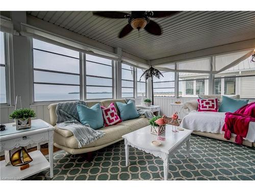 23 Promenade Way, Crystal Beach, ON - Indoor Photo Showing Living Room