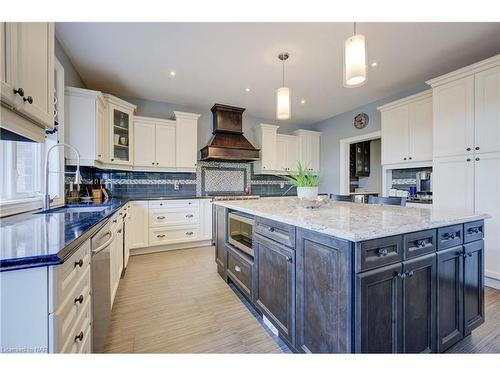 139 Paxton Lane Lane, Niagara-On-The-Lake, ON - Indoor Photo Showing Kitchen With Upgraded Kitchen