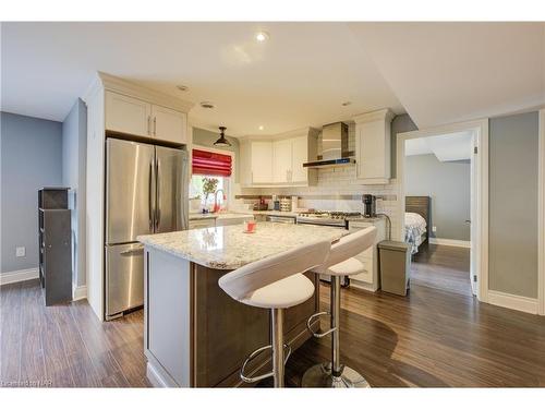 139 Paxton Lane Lane, Niagara-On-The-Lake, ON - Indoor Photo Showing Kitchen With Upgraded Kitchen