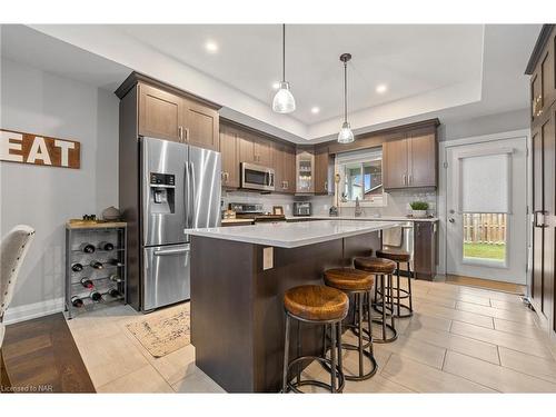 134 Lametti Drive, Fonthill, ON - Indoor Photo Showing Kitchen With Stainless Steel Kitchen With Upgraded Kitchen