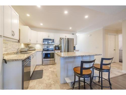 3920 Trillium Circle, Vineland, ON - Indoor Photo Showing Kitchen With Upgraded Kitchen