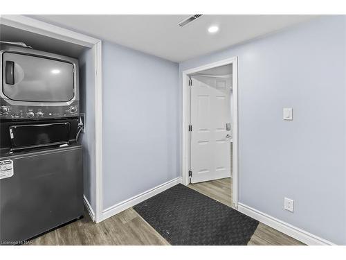 7229 Harriman Street, Niagara Falls, ON - Indoor Photo Showing Laundry Room