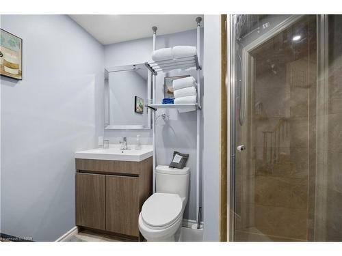 7229 Harriman Street, Niagara Falls, ON - Indoor Photo Showing Bathroom