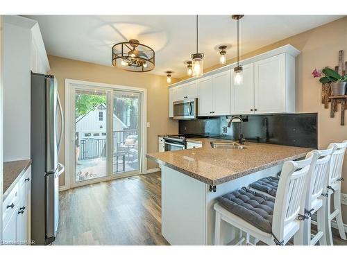1553 Four Mile Creek Road, Niagara-On-The-Lake, ON - Indoor Photo Showing Kitchen With Double Sink