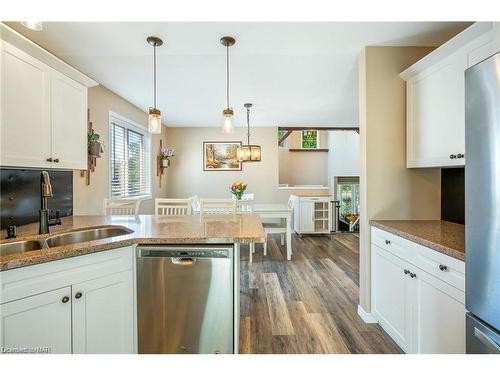 1553 Four Mile Creek Road, Niagara-On-The-Lake, ON - Indoor Photo Showing Kitchen With Double Sink