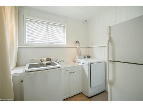 1553 Four Mile Creek Road, Niagara-On-The-Lake, ON - Indoor Photo Showing Laundry Room