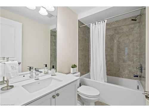 40 Windsor Circle, Niagara-On-The-Lake, ON - Indoor Photo Showing Bathroom