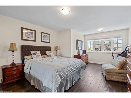40 Windsor Circle, Niagara-On-The-Lake, ON - Indoor Photo Showing Bedroom