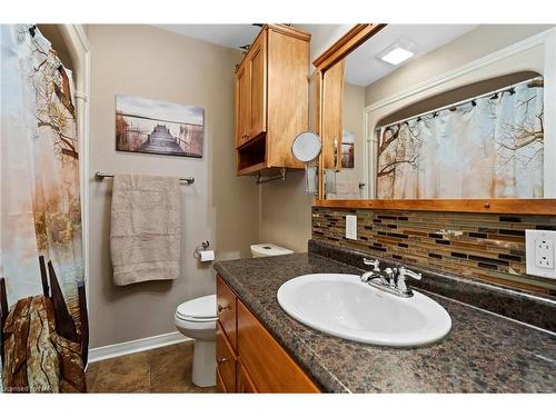 11620 Elizabeth Crescent, Wainfleet, ON - Indoor Photo Showing Bathroom