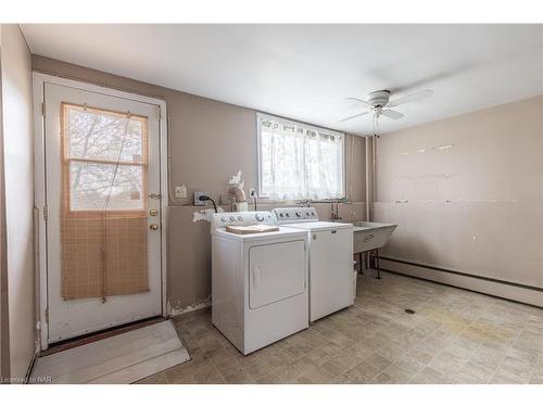 6432 Balmoral Avenue, Niagara Falls, ON - Indoor Photo Showing Laundry Room