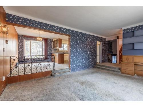 6432 Balmoral Avenue, Niagara Falls, ON - Indoor Photo Showing Bedroom