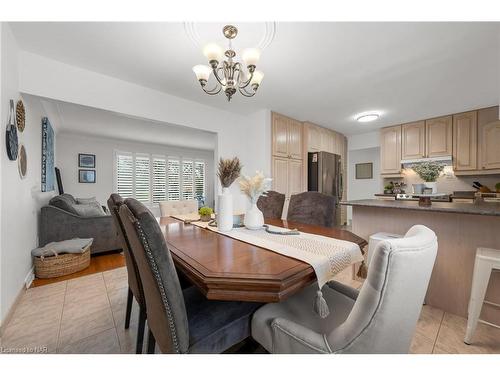 10 Ashley Circle, St. Catharines, ON - Indoor Photo Showing Dining Room