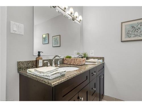 10 Ashley Circle, St. Catharines, ON - Indoor Photo Showing Bathroom