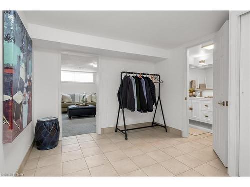 10 Ashley Circle, St. Catharines, ON - Indoor Photo Showing Other Room